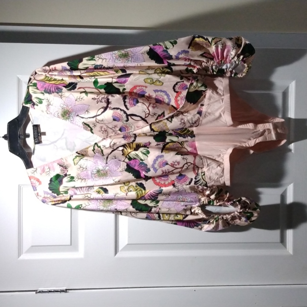Pink multi color bodysuit size 20 by Eloquii. ❤️❤️
